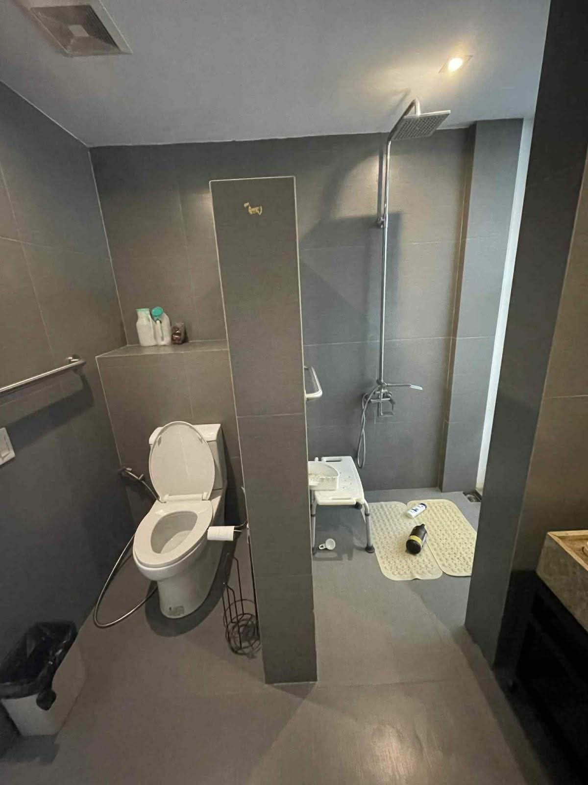 Spacious 2-Storey, 5 Bedroom Smart Home in BF Homes Parañaque