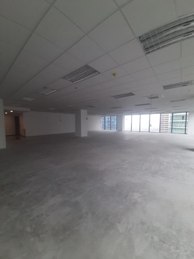 541 sqm Office Space in BGC 5th Ave, Warmshell Condition
